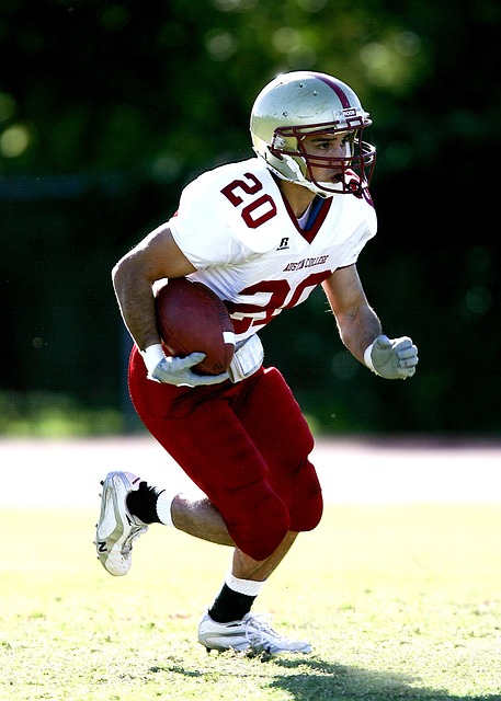 亚泰官方开箱新赛季球衣装备，装备以红黑色为主打色.